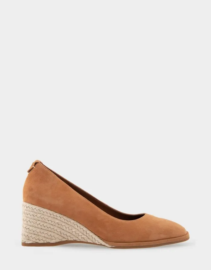 Aerosoles Comfortable Women039s Sculpted Wedge Pump In Tan Suede Tan Suede Women Pumps Aerosoles Comfortable Women039s Sculpted Wedge Pump In Tan Suede Tan Suede Women Pumps