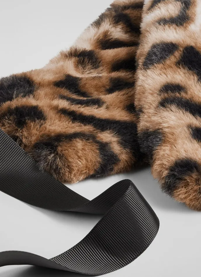LK Bennett Ivonia Leopard Print Faux Fur Collar Women Scarves and Wraps LK Bennett Ivonia Leopard Print Faux Fur Collar Women Scarves and Wraps