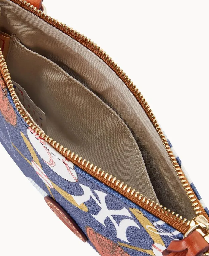 MLB Yankees Top Zip Crossbody Yankees Woman Dooney and Bourke Crossbodies MLB Yankees Top Zip Crossbody Yankees Woman Dooney and Bourke Crossbodies