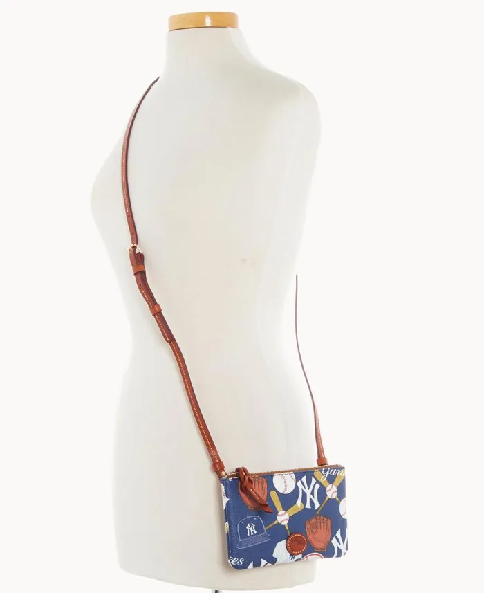 MLB Yankees Top Zip Crossbody Yankees Woman Dooney and Bourke Crossbodies MLB Yankees Top Zip Crossbody Yankees Woman Dooney and Bourke Crossbodies