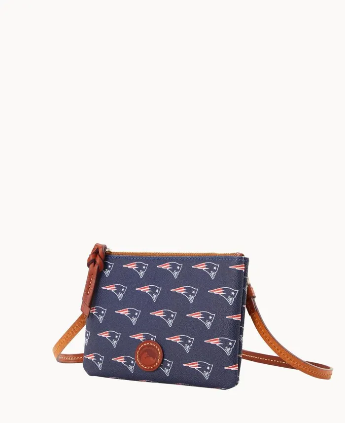 NFL Patriots Top Zip Crossbody Patriots Woman Dooney and Bourke Crossbodies NFL Patriots Top Zip Crossbody Patriots Woman Dooney and Bourke Crossbodies