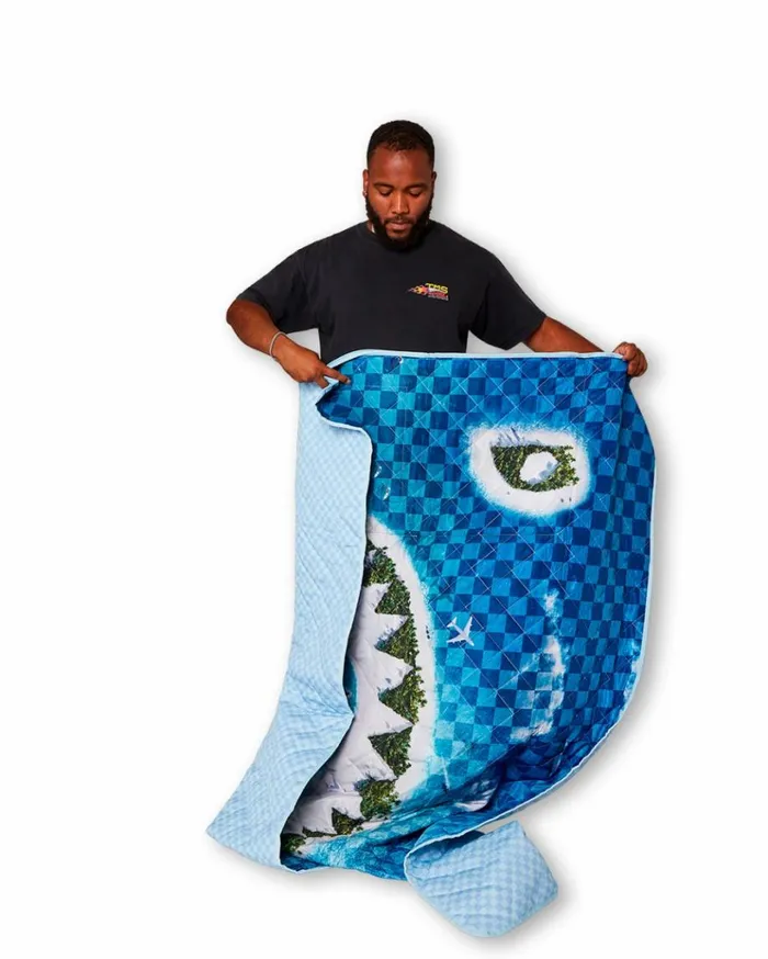 SPRAYGROUND SHARK ISLAND PACKABLE BEACH MAT BLANKET WATER RESISTANT CONVERTIBLE TOTE Bags