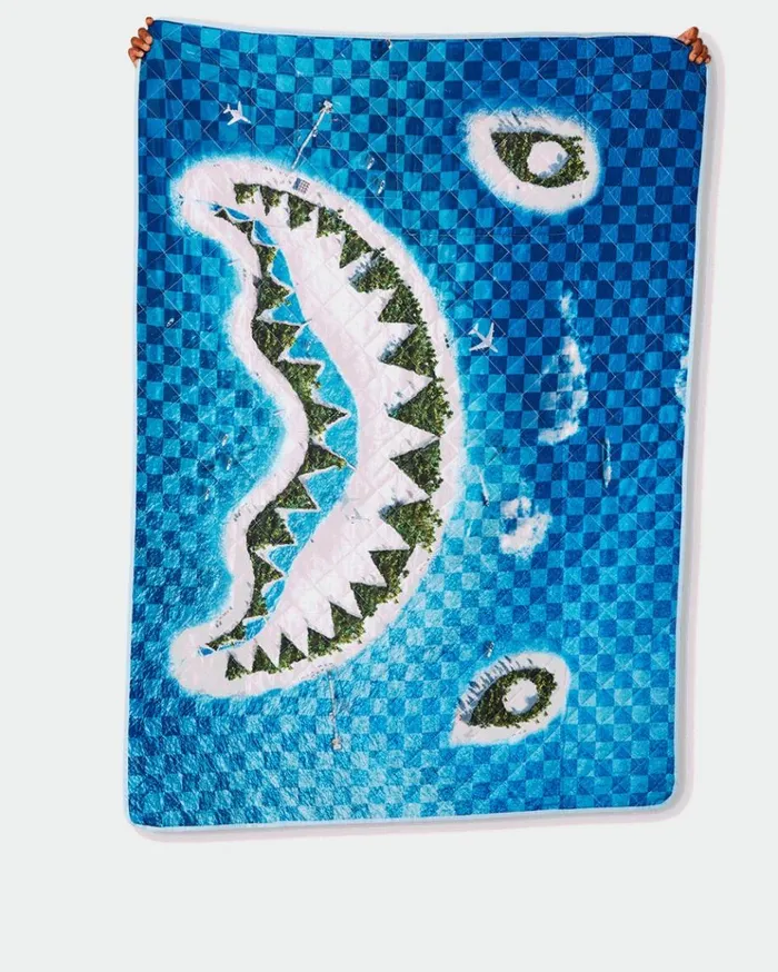 SPRAYGROUND SHARK ISLAND PACKABLE BEACH MAT BLANKET WATER RESISTANT CONVERTIBLE TOTE Bags