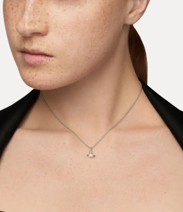 Vivienne Westwood Necklaces WomenMen Balbina Pendant Necklace Platinum Cream Pearl